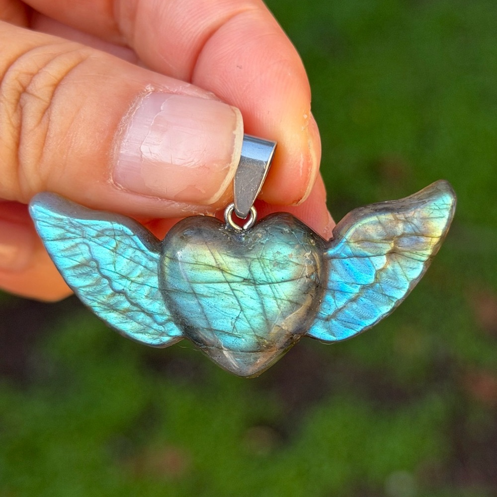 Stainless steel flying heart flashy labradorite pendant 0879 - Picture 4 of 8